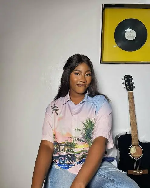 Favour Ojo with guitar